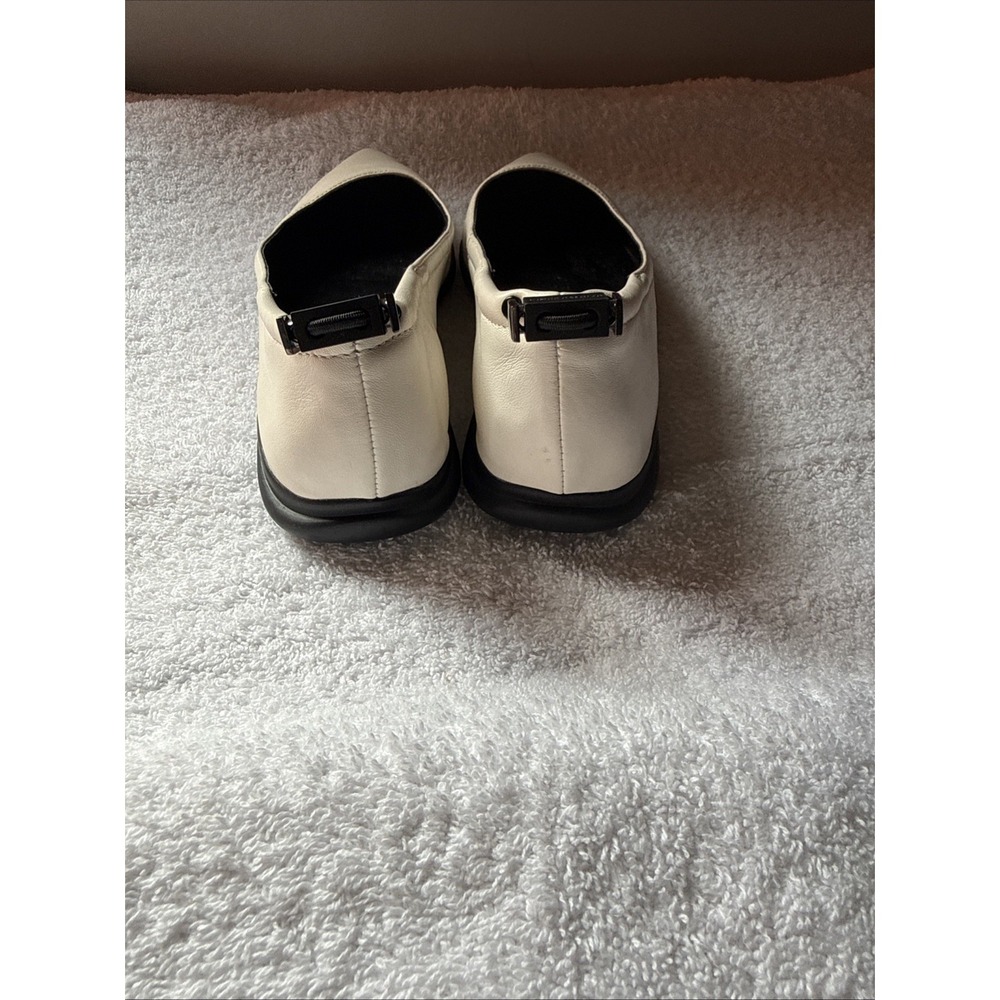 Vince Camuto Bendreta White Leather Pointed Toe Toggle Ballet Flats Size 10M - Picture 4 of 8